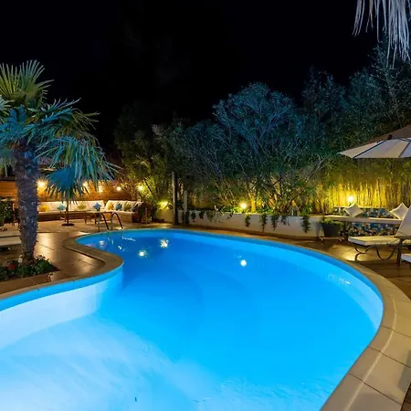 La De L'olivier לינה וארוחת בוקר אגדה